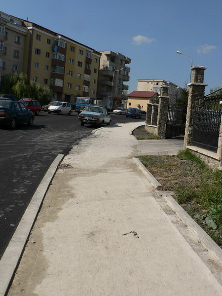 4 trotuar str. Armatei12.jpg